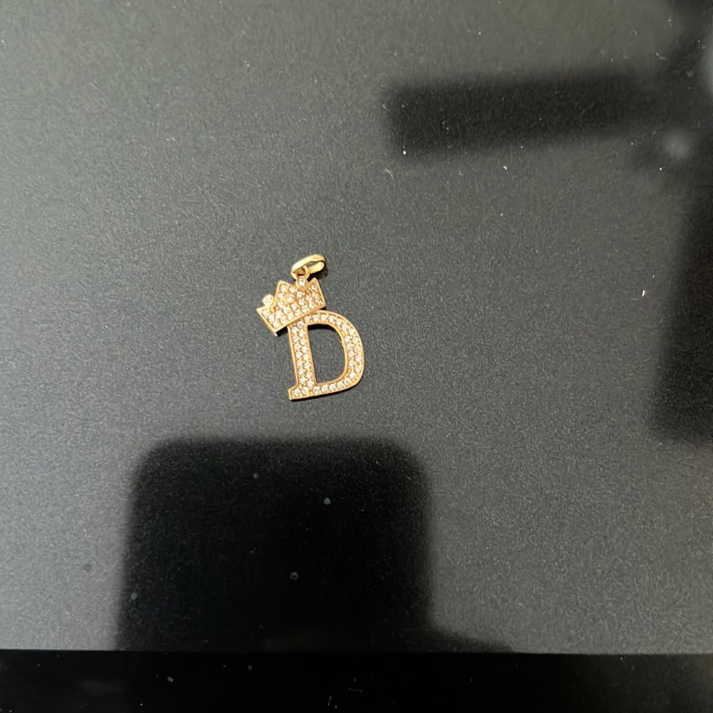 D 10 cart charm with crown